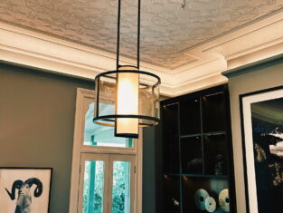 Chandeliers and main lighting