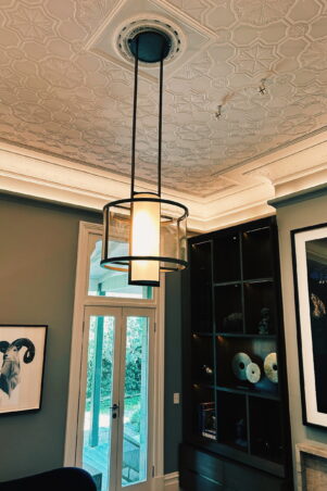 Chandeliers and main lighting Chandeliers and main lighting